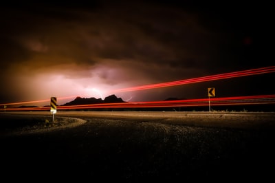 时间流逝在夜间摄影的道路
